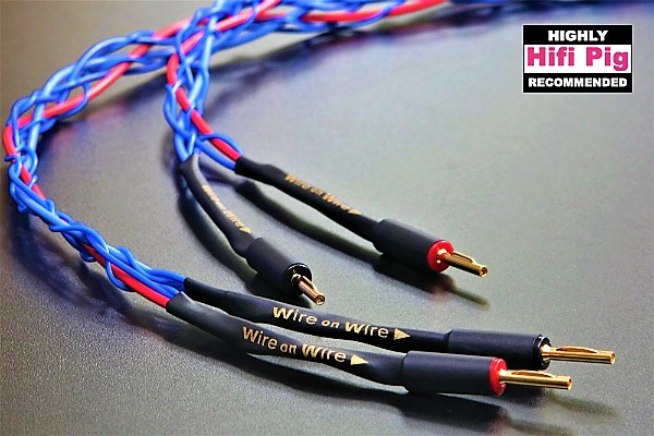Here we see the Experience660-S speaker cable with its tunable REDpurl geometry marked out by the large conductor wires in red and blue, which when tuned,allows the cable's electrical characteristics to correctly match different Hi-Fi components