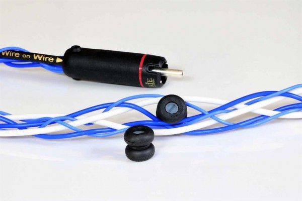 The Experience880 tunable audio cable with one of the spacers used for tuning the cable in front and one inserted into its tunable geometry indicating how the design can bring about an improved hifi system performance