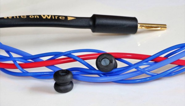 The Experience660-S speaker cable and its terminations with a tuning spacer inserted into one of its loops for tuning purposes alongside the specialised vibration absorbing spacer unit